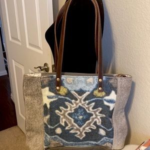 Beautiful Myra shoulder bag!